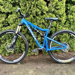 Small Santa Cruz Full Suspension Mtn Bike