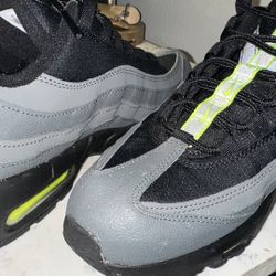 NIKE AIRMAX 95 Men’s SIZE 10 $150