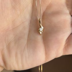 Gold Necklace With Diamond 