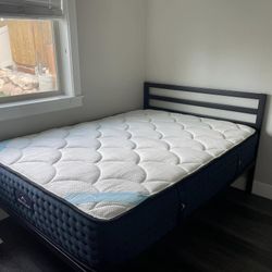 The DreamCloud Premier, Queen, Like New, Perfect Condition