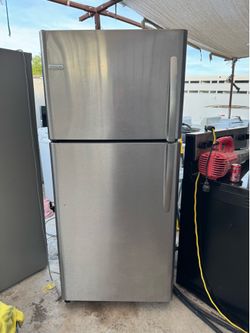 FRIGIDAIRE REFRIGERATOR