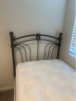 Twin bed with mattress & boxspring