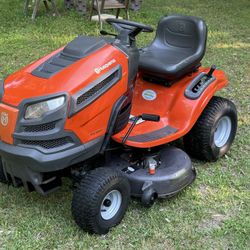 Husqvarna YTH18542 42inch Lown Mover Works Great 