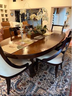 Dining room table and 6 ￼chairs