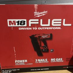 New Milwaukee Fuel 21 Degree Framing Nailer With 2-5.0 Redlithium Batteries & Charger 