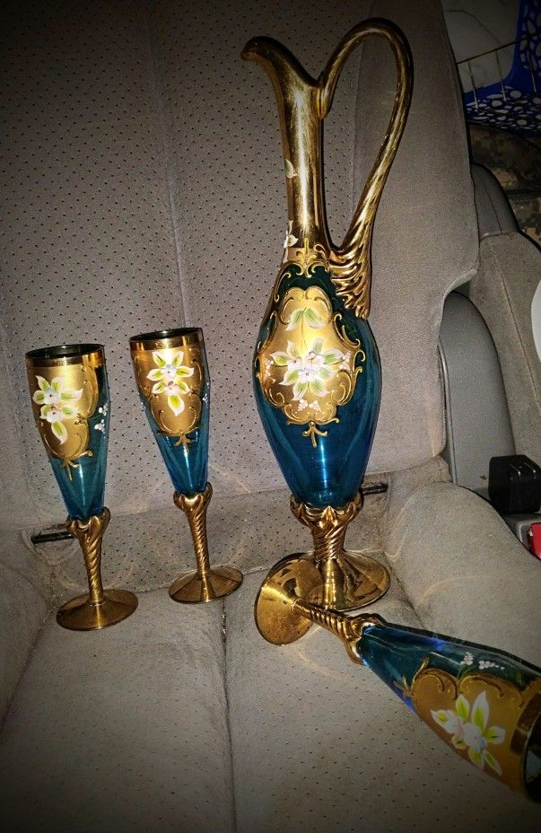 1 Big And Four Small Glasses 24K Gold Leaf - B
By Murano Glass