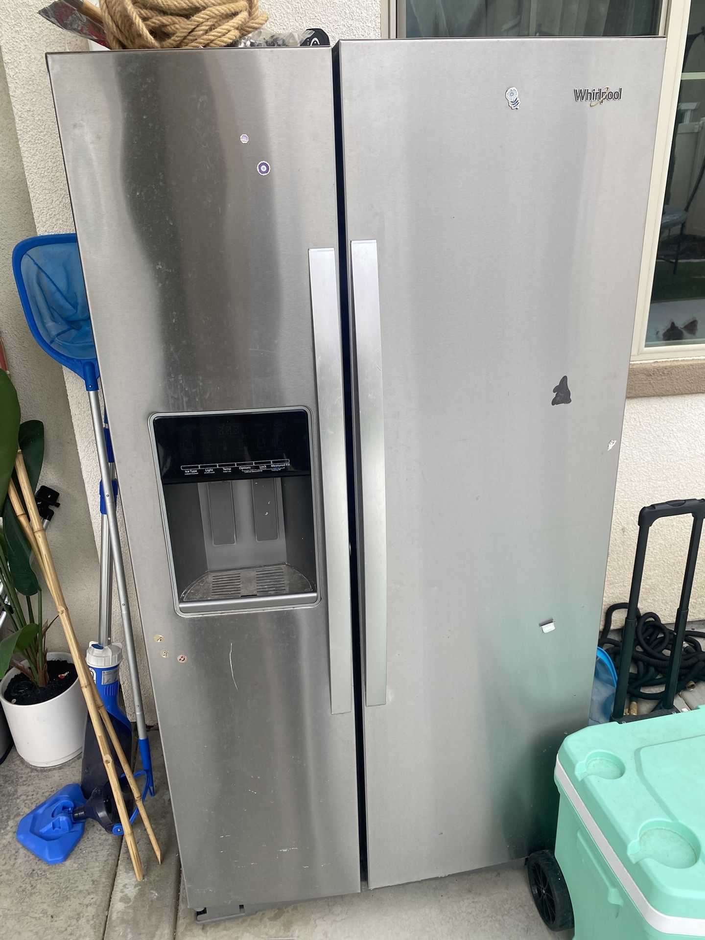 Whirlpool Refrigerator 120$