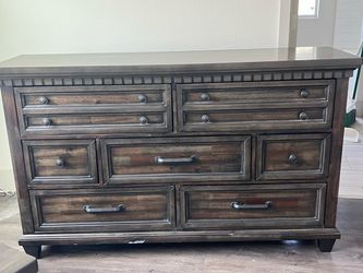 Dresser and side night stand dresser
