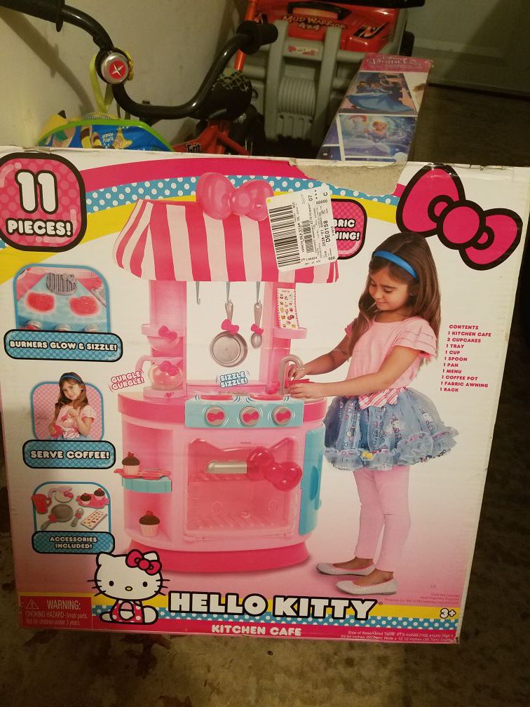Brand new in box hello kitty cafe