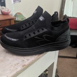 GDEFY Men's MATeeM Cross-Trainer - Hybrid VersoShock Performance Proven Pain Relief Shoes with Support
Size 13 $40 Firm