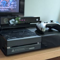 Xbox One, Kinect, Wired Controller + 14 Games