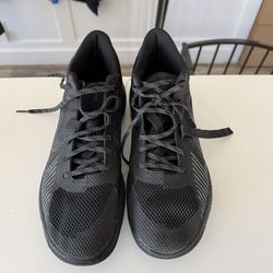 Nike Kyrie Flytrap 5 basketball shoe size 10.5