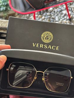 $120 OBO Versace Square Sunglasses with Case