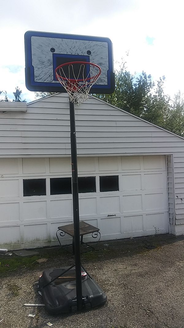 10 ft adjustable basketball hoop for Sale in Columbus, OH OfferUp