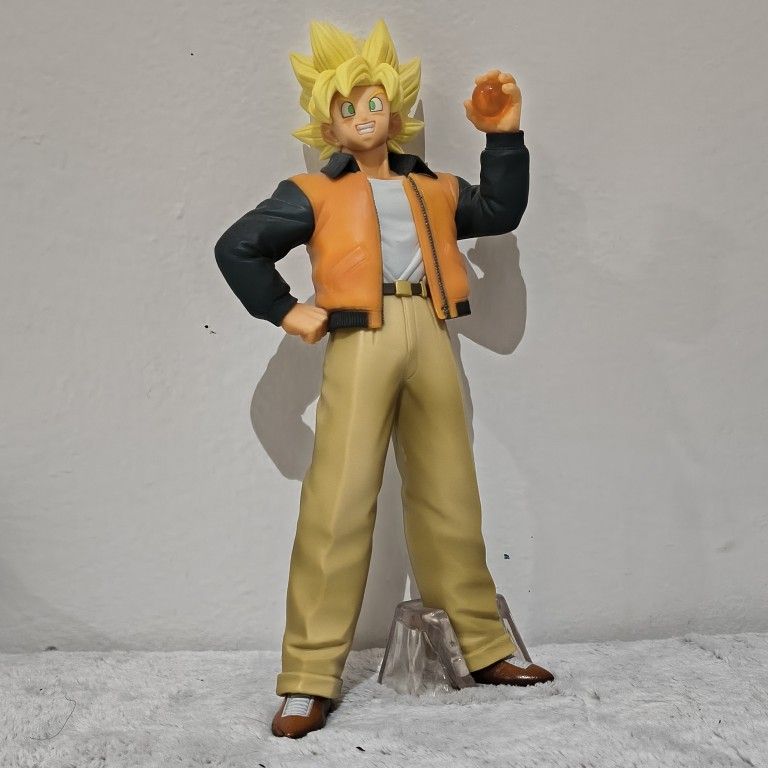 SSJ Goku in OG DBZ outfit - Box Included