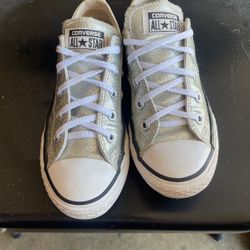 Converse Chucks Size 1y