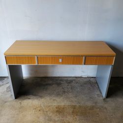 Contemporary Office Desk $150 (Good Condition)