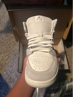 Air Jordan 1 mid se size 9.5