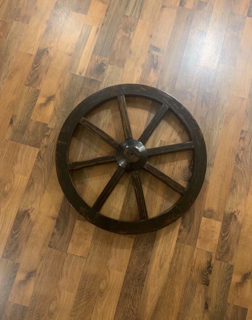Wagon Wheel Wall Decor