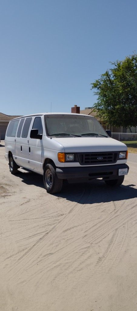 Ford 2004 E-150 Cargo Van