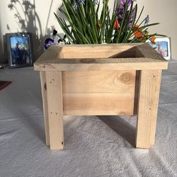 Small cedar planter