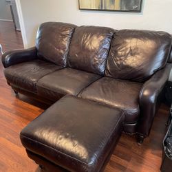 Bassett Leather Couch w/ottoman.  Good Condition 