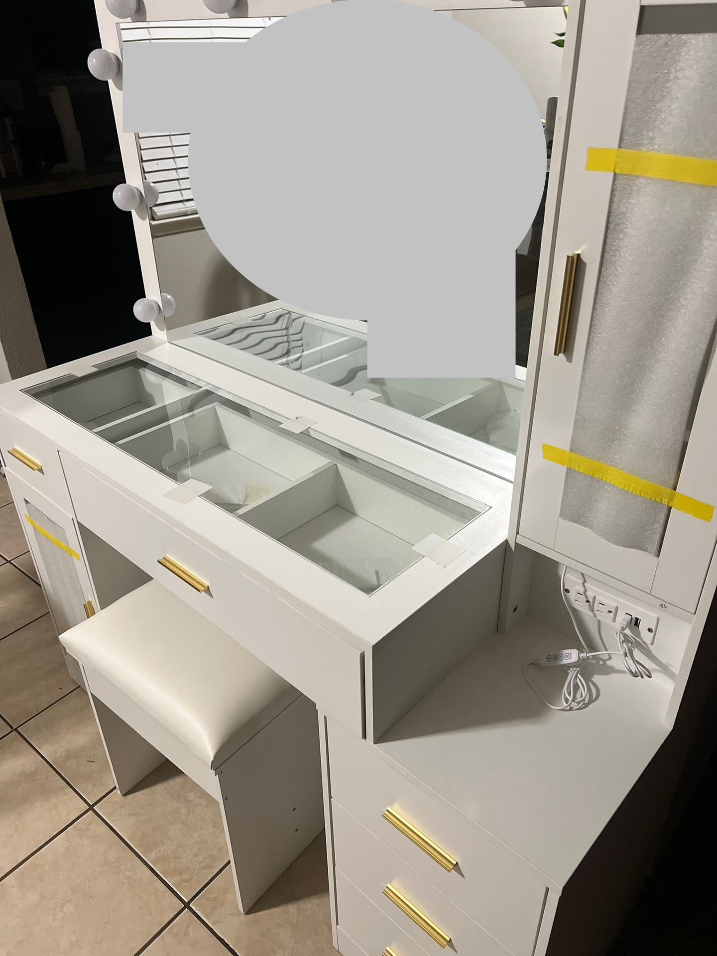 New   Vanity Desk With Chair And Three Different Light Modes