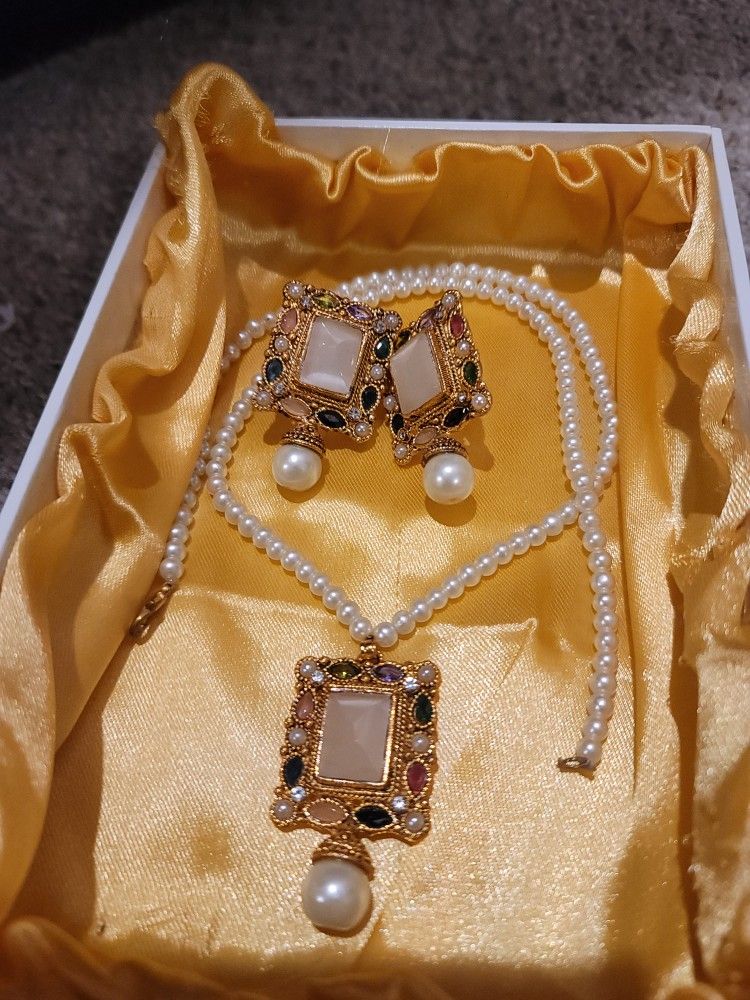 Pearl Necklace Set
