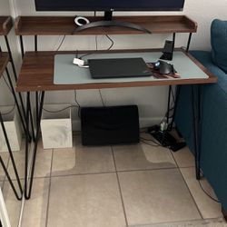 Desk w/monitor Shelf