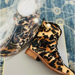 Brand new Leopard Skin Boots Louise ice