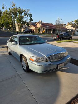 2005 Lincoln Town Car