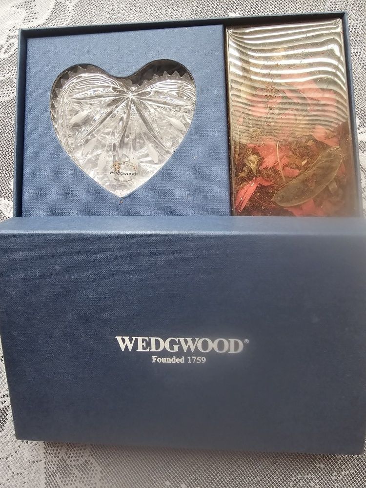 $10.00 - WATERFORD CRYSTAL, Vintage Gift Set! Heartshaped Trinket Box + Potpourri! Like New Condition!