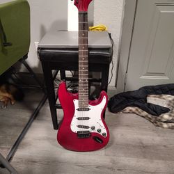 Electric Guitar No Name Plays Good