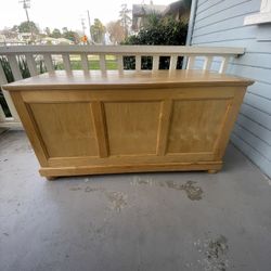 Solid Wood Storage / Blanket Chest – Refinished – Excellent Condition