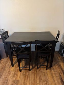 Expandable Black Hightop with 4 Chairs