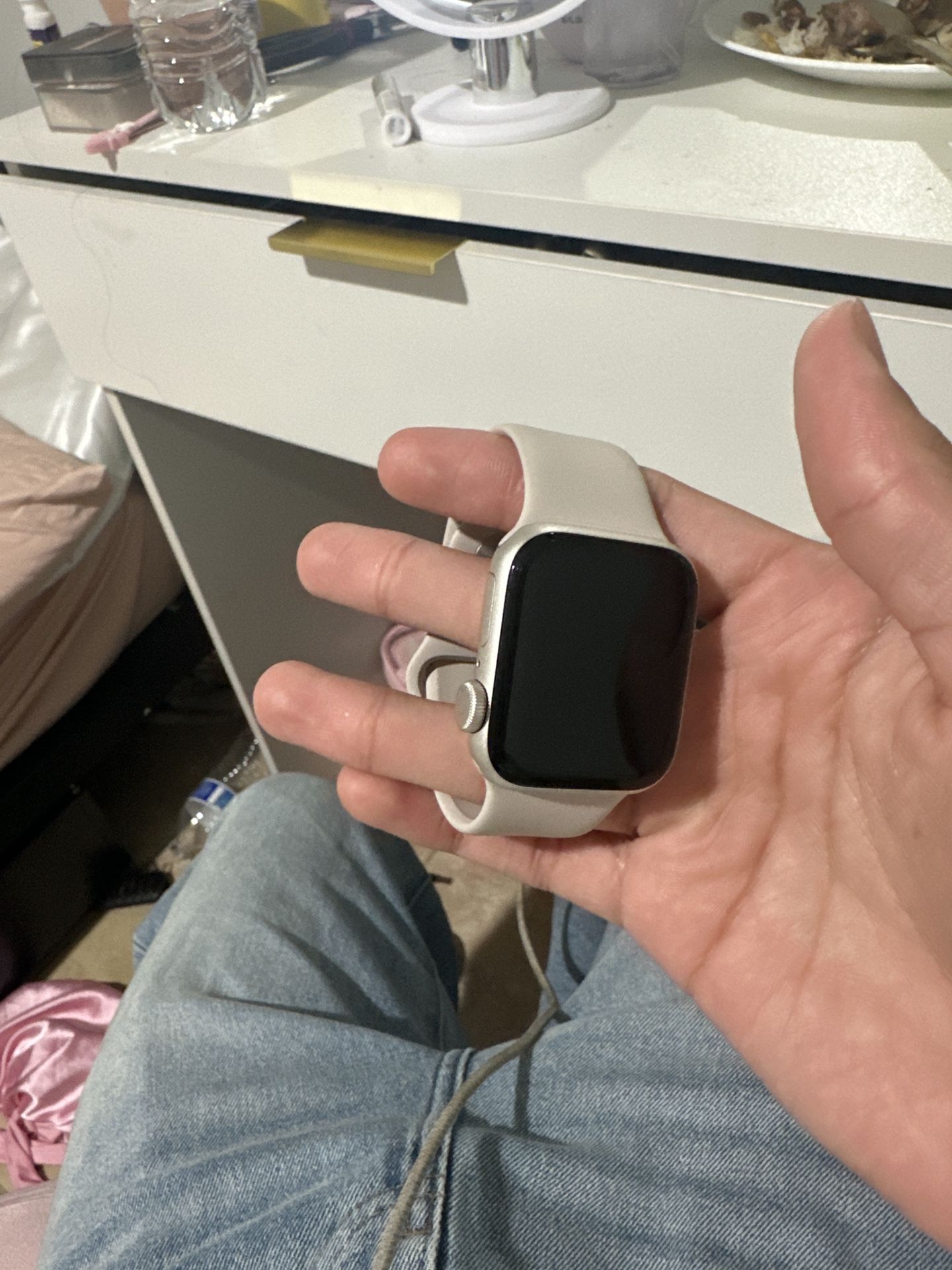 Apple Watch Series 7 (45mm, GPS) – Great Condition + Charger