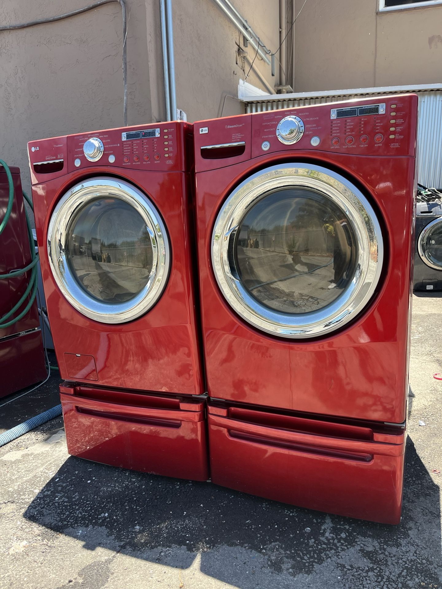 LG Steam Washer And Lg Steam Electric Dryer W/pedestal