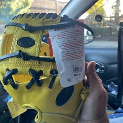 Rawlings 11.75in Heart Of The Hide Baseball Glove
