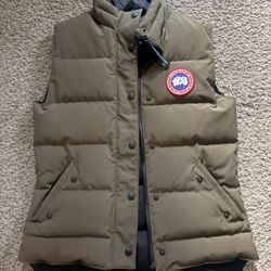 Canada Goose Olive Green Puffer Vest Size Small