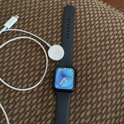 44mm Apple Watch SE 