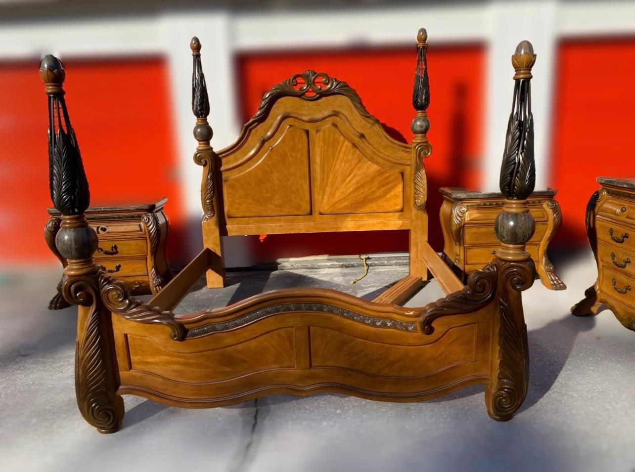 Beautiful Michael Amini Bedroom Set (price Include Deliver )