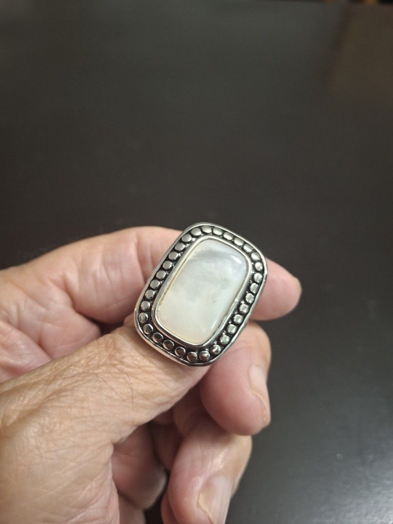 Silver-tone Ring With Gorgeous Mother Of Pearl Size 11