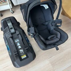 Nuna Pipa RX with Car seat base