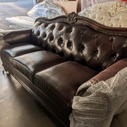 2 high-quality leather sofas 
