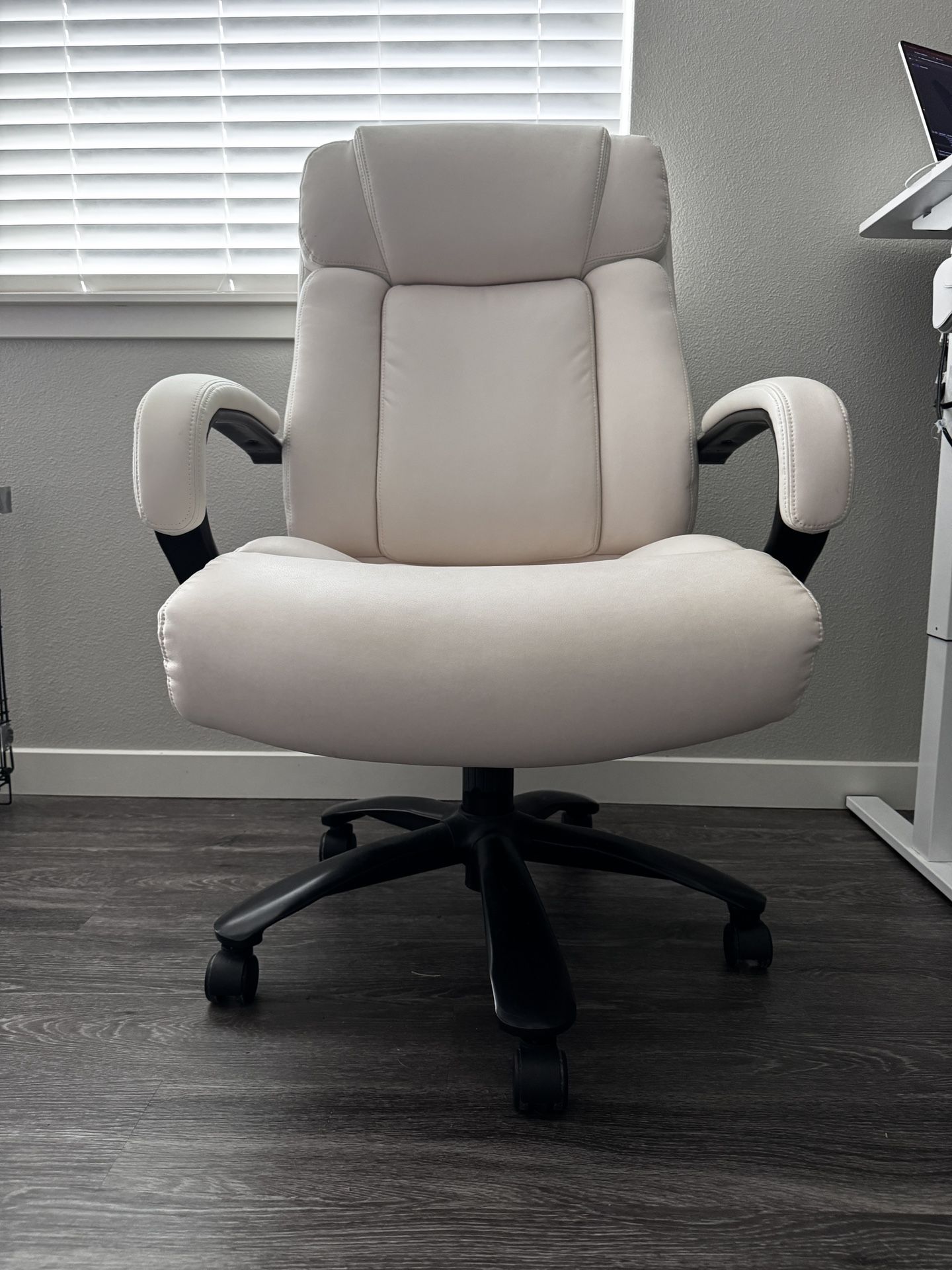 Big Cream Faux Leather Executive Chair/Office Chair