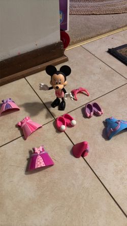 Minnie Mouse figure