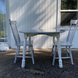 Beautiful Farmhouse Table and Chairs Set