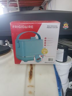 Frigidaire Mini Personal Fridge Cooler