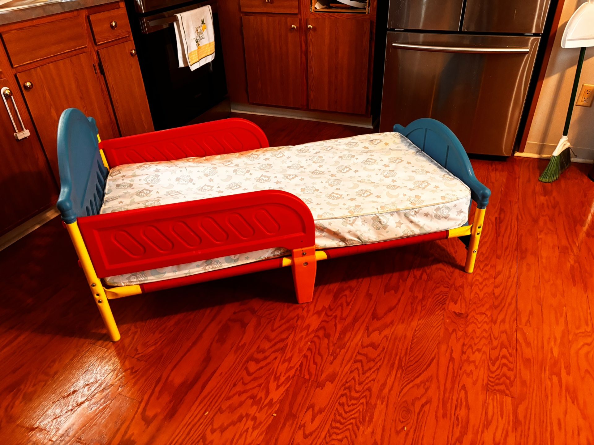 TODDLER BED