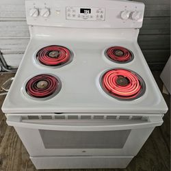 Like New 🔆🇺🇸☆GE☆🔆🇺🇸 White Coil Stove in Great Condition